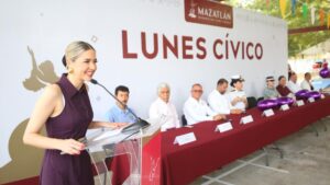 lunes civico en la primaria constitucion de 1917 en mazatlan