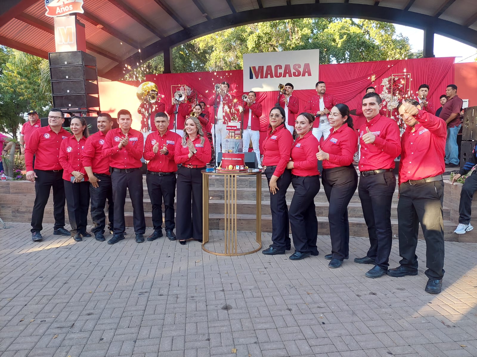 Macasa celebra su 20 aniversario con la Lotería del Mariconcho, en plazuela de Guamúchil