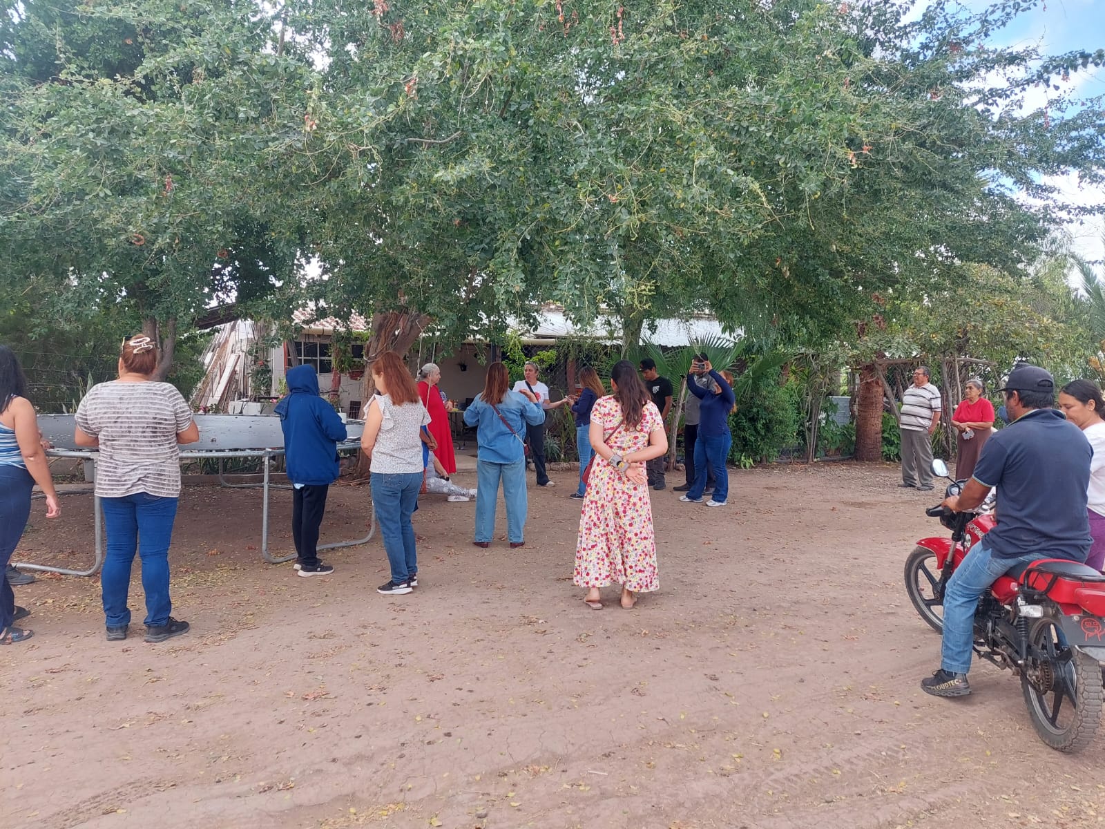 Manifestación de habitantes de la colonia Del Bosque, en Guamúchil