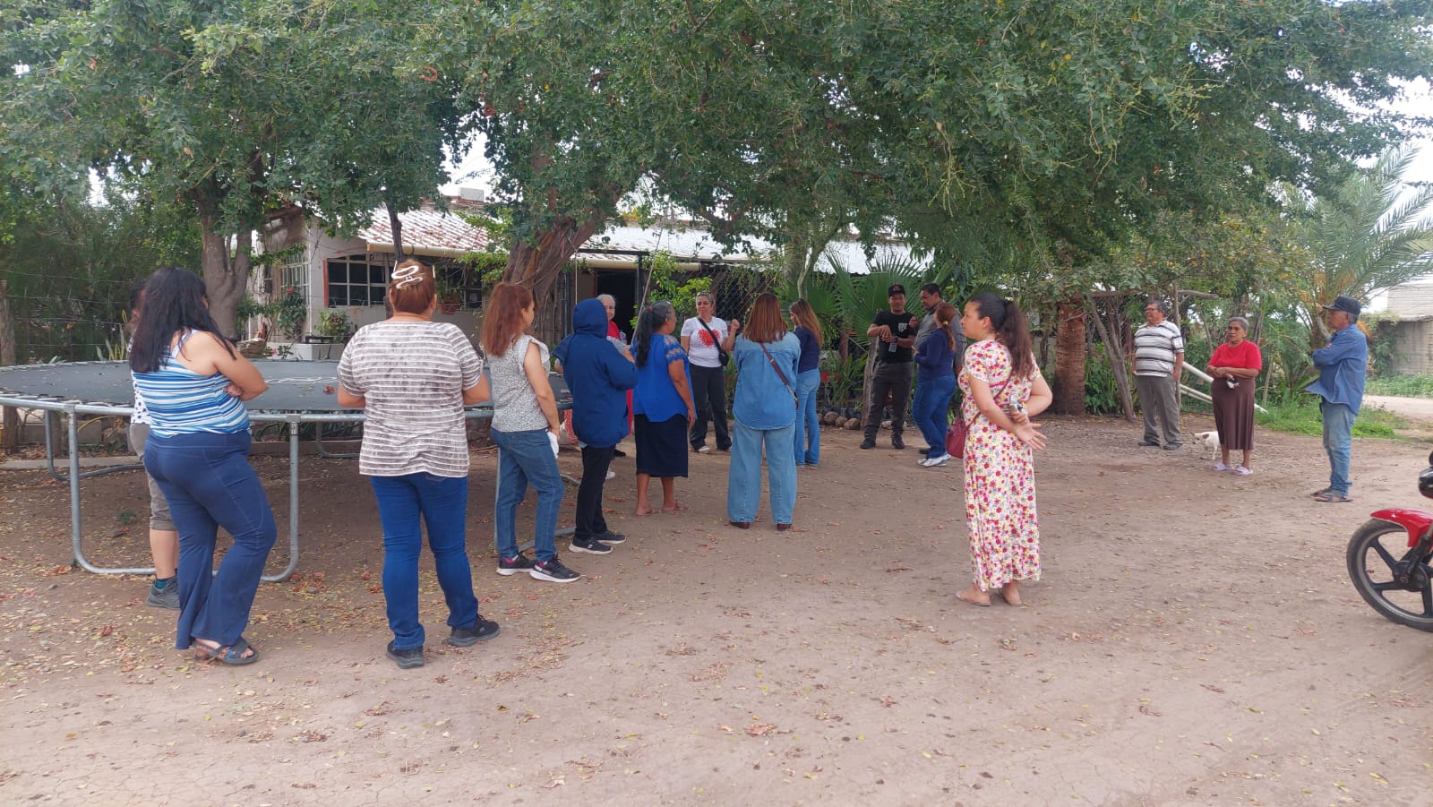 Manifestación de habitantes de la colonia Del Bosque, en Guamúchil