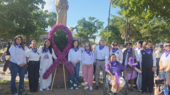 Ahome marcha para promover la no violencia contra las Mujeres y defender sus derechos