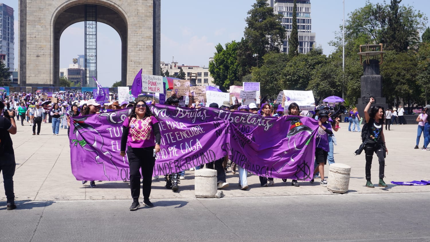 FOTOS | Miles marchan en CDMX por el 8M: la marea feminista avanza del ...