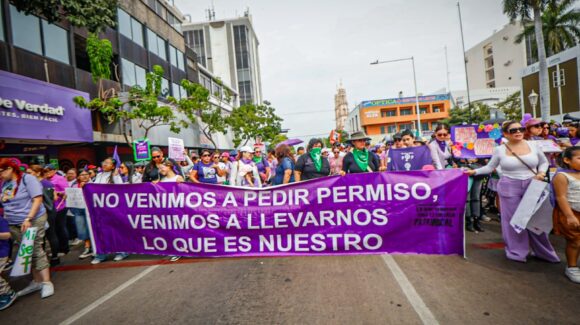 8M | “Calladitas no nos vemos más bonitas”; marchan mujeres culiacanenses para exigir justicia y un alto a la violencia