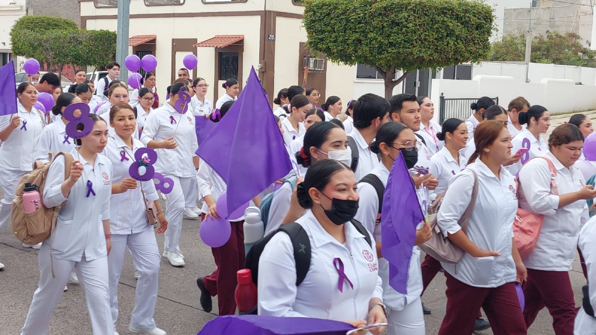 marchan en guamuchil por el dia internacional de la mujer 8