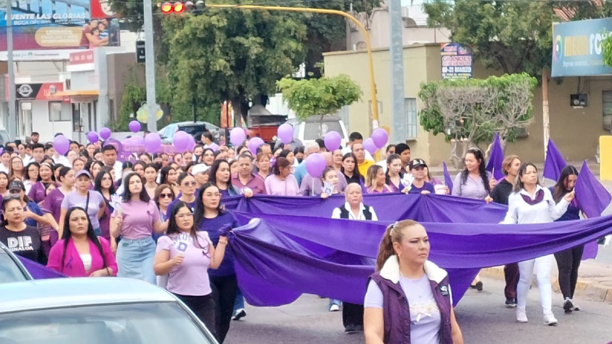 marchan en guamuchil por el dia internacional de la mujer lugar