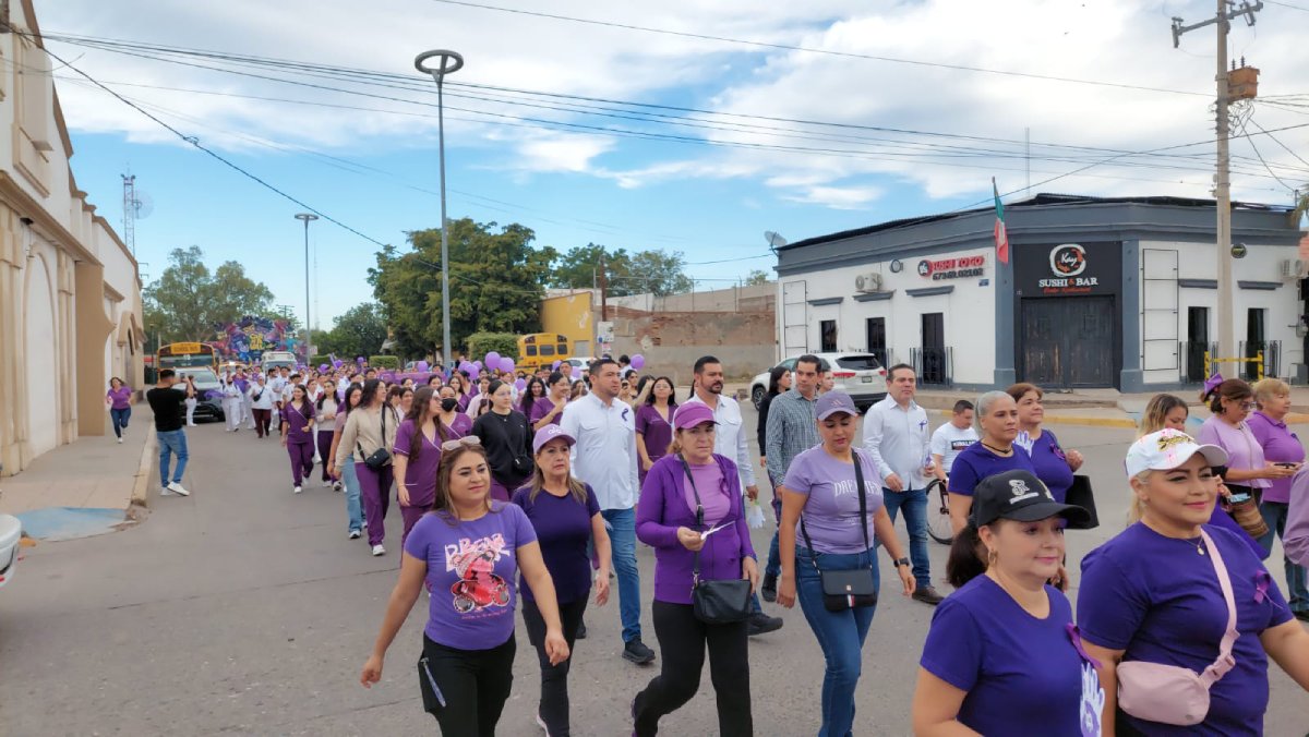marchan en guamuchil por el dia internacional de la mujer mujeres