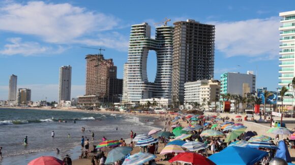 Sinaloa recibe más de 83 mil turistas, de los cuales 55 mil llegaron a Mazatlán: Sectur