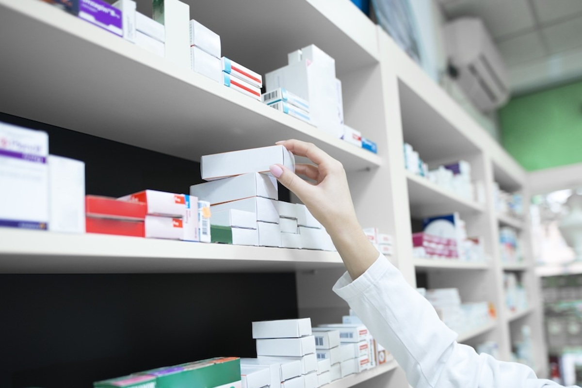 Medicamentos en estantería