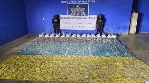 Logran ‘megadecomiso’ en la Rosario–Mazatlán; hallan más de 175 kilos de ‘cristal’, marihuana y ponchallantas