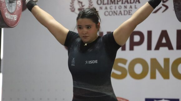 Sinaloense Melany Mokay avanza a fase final de preselección rumbo a Mundial de Halterofilia