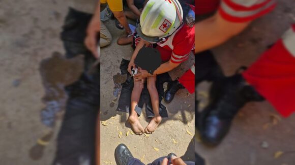 Menor resulta lesionado al quedar empalado con varilla; bomberos realizan rescate especializado en Mazatlán, Sinaloa