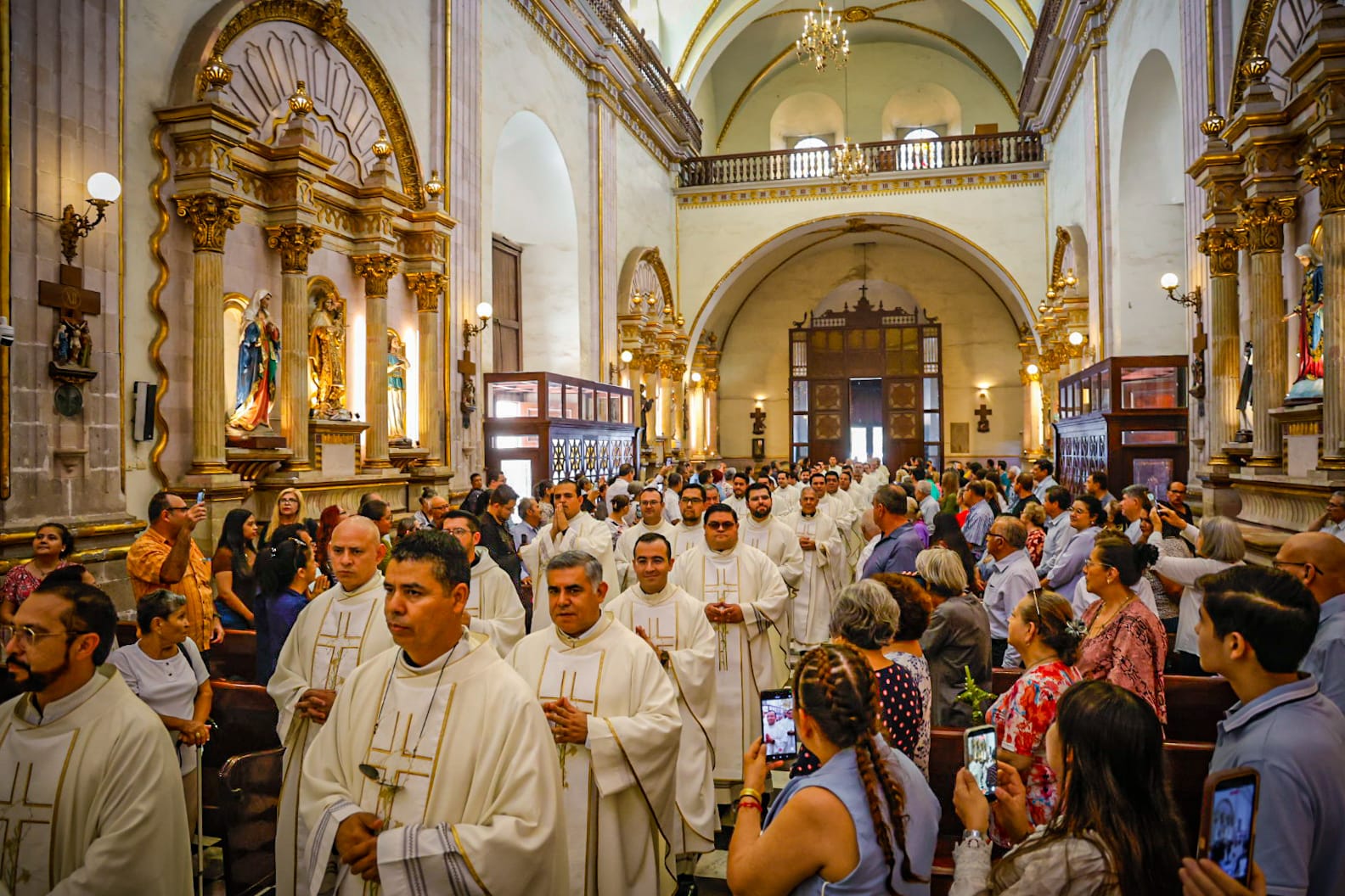 Misa Crismal en la Catedral Basílica de Nuestra Señora del Rosario