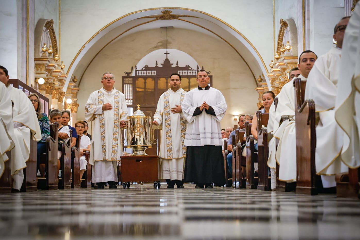 Misa Crismal en la Catedral Basílica de Nuestra Señora del Rosario