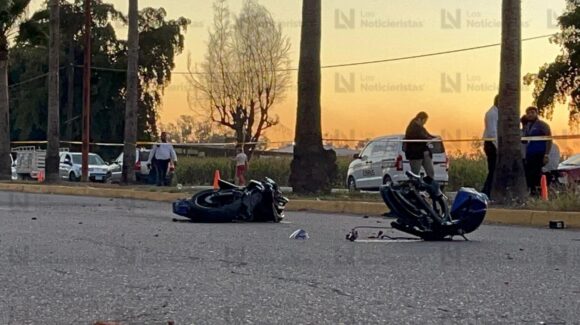 ¡La moto se partió en dos! Mecánico pierde la vida tras derrapar en una motocicleta en Navolato, Sinaloa