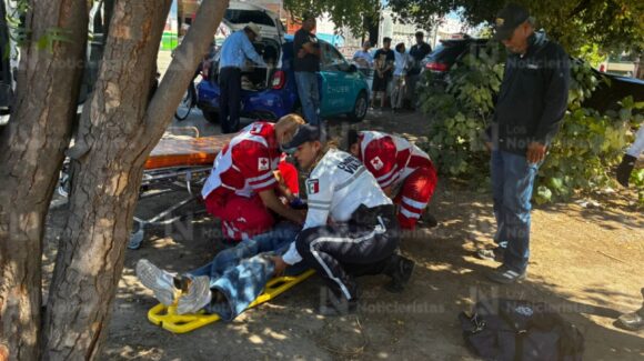 Mujer queda inconsciente tras ser arrollada por un vehículo en La Cuchilla en Los Mochis, Sinaloa