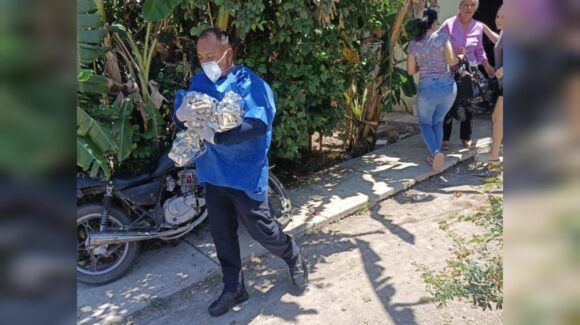 ¡Es una niña! Paramédicos ayudan a dar a luz a una mujer en el fraccionamiento Santa Fe de Mazatlán, Sinaloa