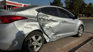 mujer motociclista sufre accidente en los mochis sin