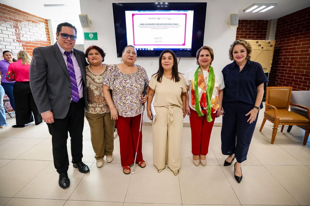 Mujeres con discapacidad visual participan en panel de DIF Sinaloa