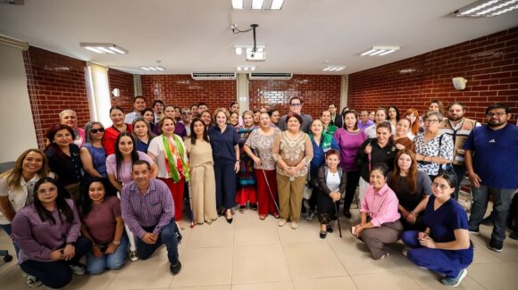 Mujeres con discapacidad visual participan en el panel “Historias de resiliencia que inspiran grandeza” del DIF Sinaloa