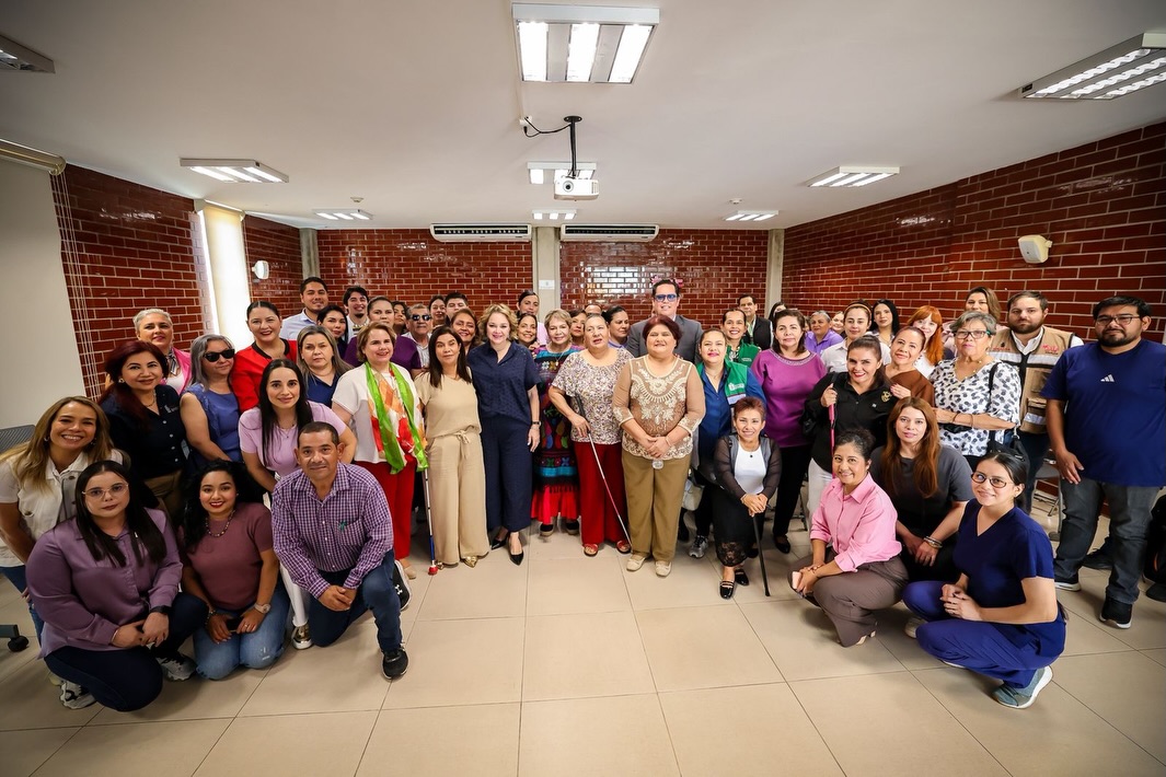 Mujeres con discapacidad visual participan en panel de DIF Sinaloa