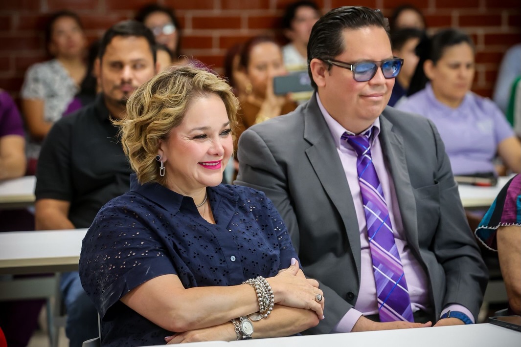 Mujeres con discapacidad visual participan en panel de DIF Sinaloa