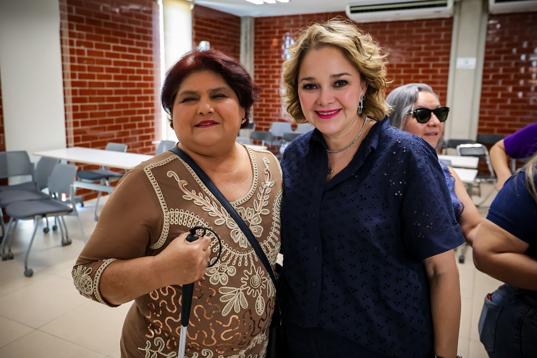 Mujeres con discapacidad visual participan en panel de DIF Sinaloa