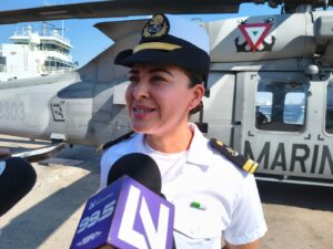 La Teniente de Fragata STSN. L. TS. Ana Lizette Escalante Chinchillas, jefa del Departamento de Seguridad y Bienestar Social