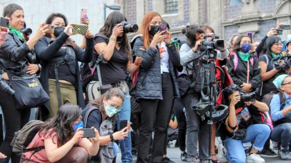 ‘Periodistas alzan la voz’, Red Nacional exige a Claudia Sheinbaum frenar violencia contra mujeres en medios