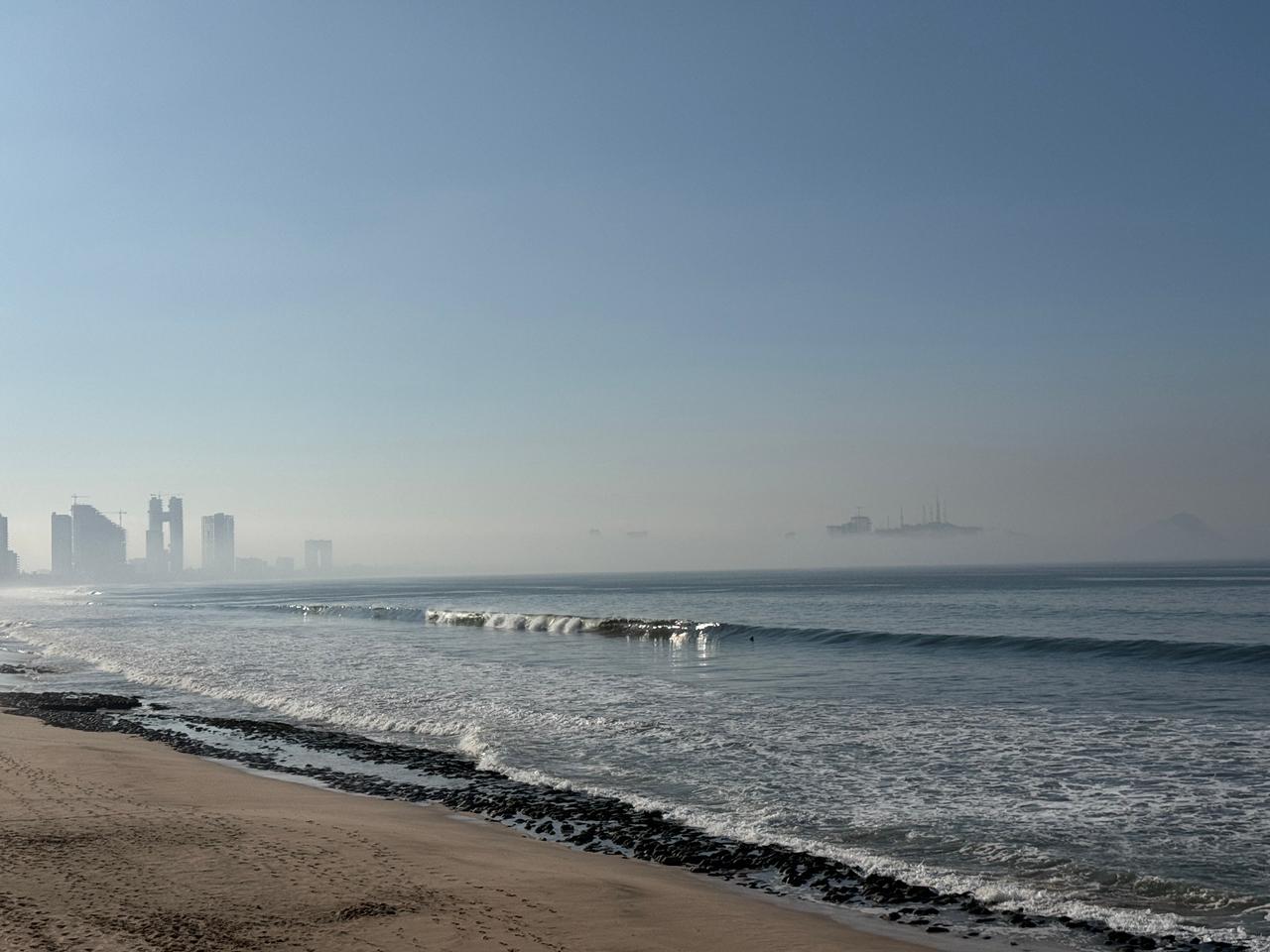 Neblina cubrió parte de la bahía, el Malecón y zonas de Mazatlán