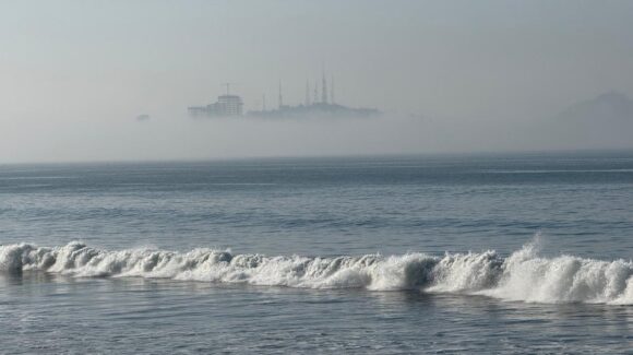 Mazatlán, Sinaloa despierta entre neblina brindando un espectáculo natural y anunciando el regreso del calor