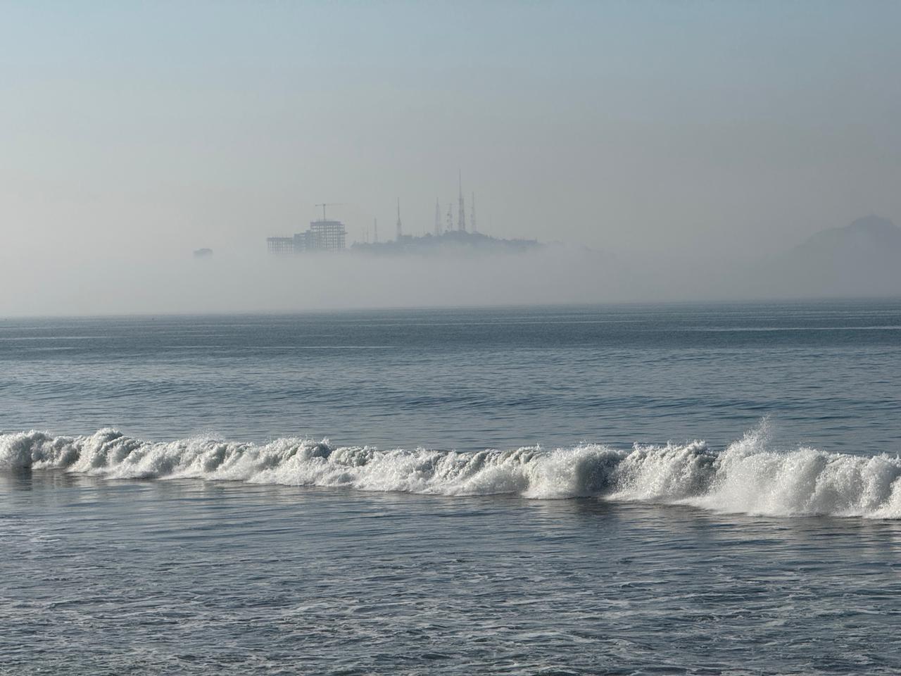 Neblina cubrió parte de la bahía, el Malecón y zonas de Mazatlán
