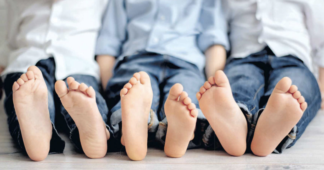 niños descalzos