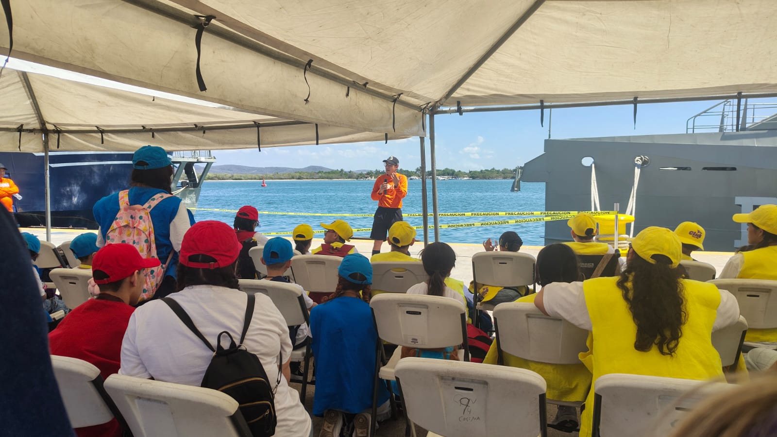 Niños y jóvenes del CRIT Sinaloa visitan la Cuarta Región Naval en Mazatlán