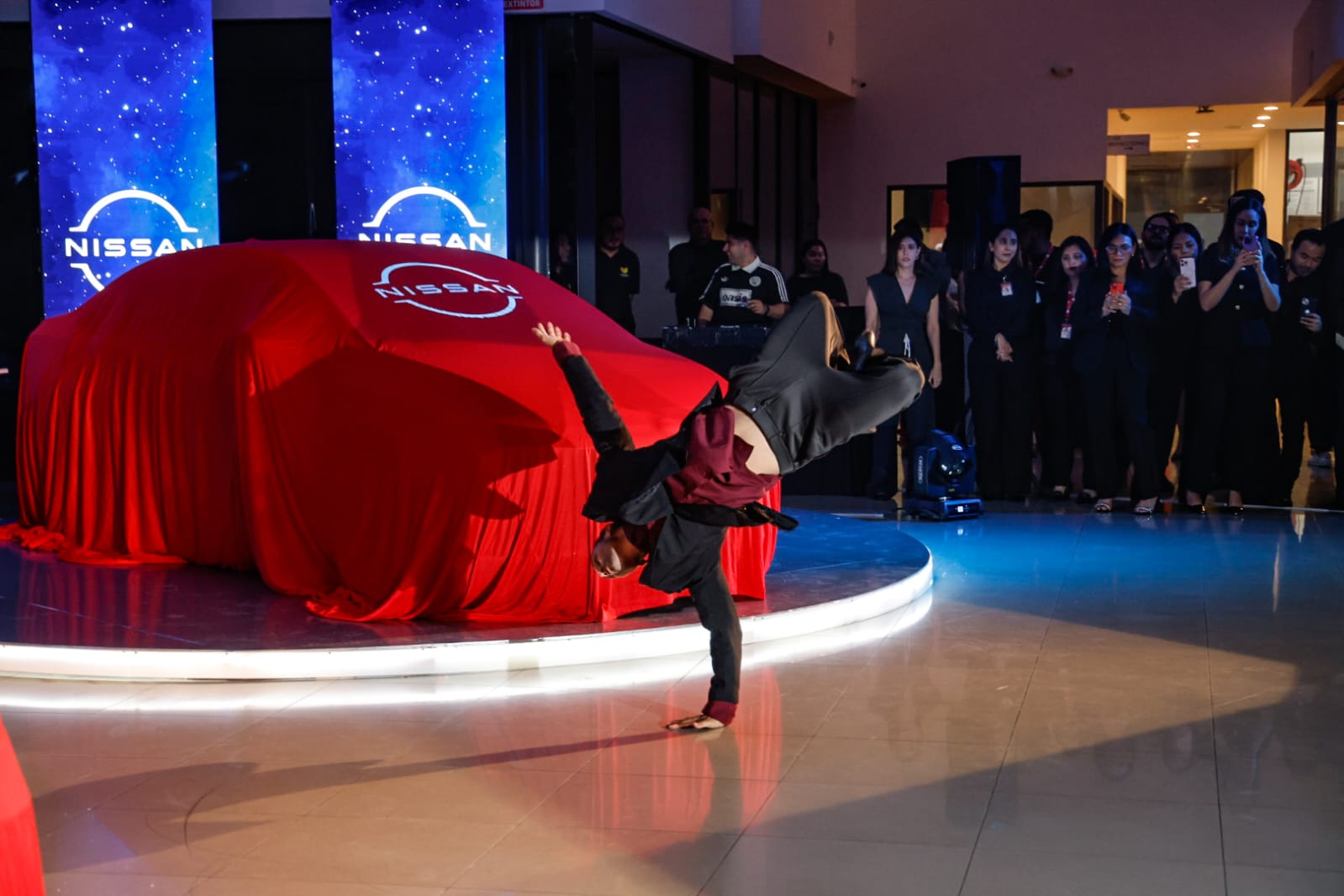 Presentan los nuevos Nissan Versa y Sentra en Culiacán