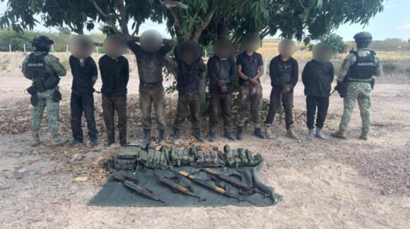 Enfrentamiento en Escuinapa, Sinaloa termina con ocho civiles detenidos y arsenal asegurado este jueves 5 de marzo