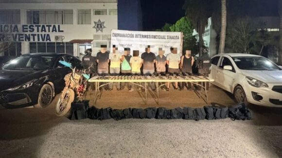 Detienen a ocho hombres armados en la colonia San Benito, en Culiacán; les aseguraron cartuchos y 3 vehículos