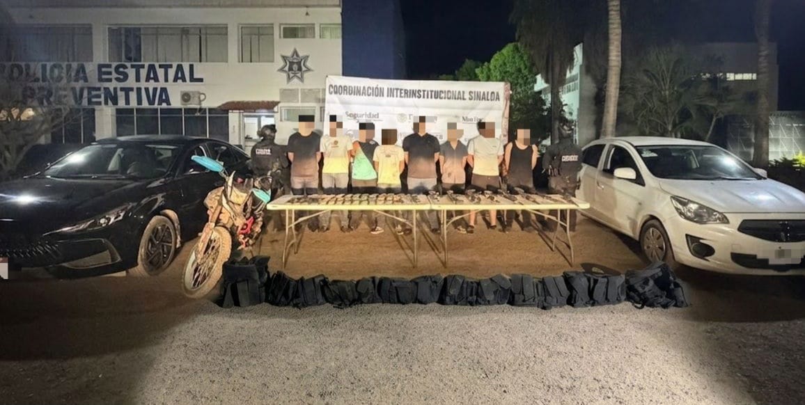 ocho hombres fueron detenidos con armamento en culiacan sinaloa