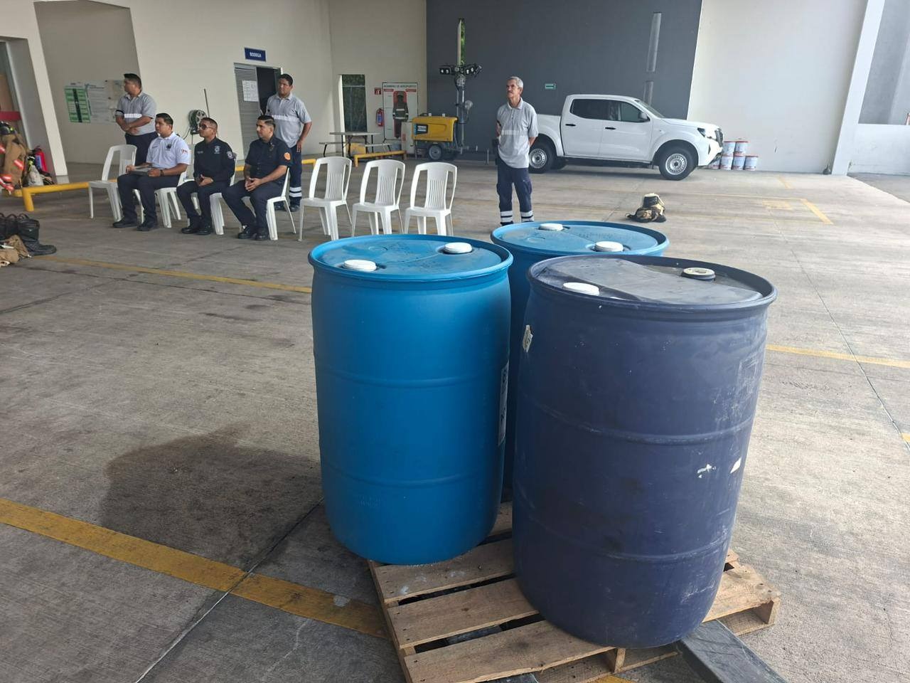 OMA dona equipo a Bomberos Veteranos de Mazatlán y Villa Unión