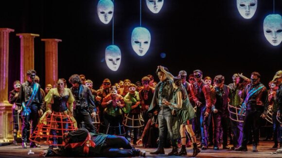 ‘Un baile de máscaras’ conquista al público del Teatro Ángela Peralta de Mazatlán, Sinaloa, con una noche de pasión, intriga y tragedia