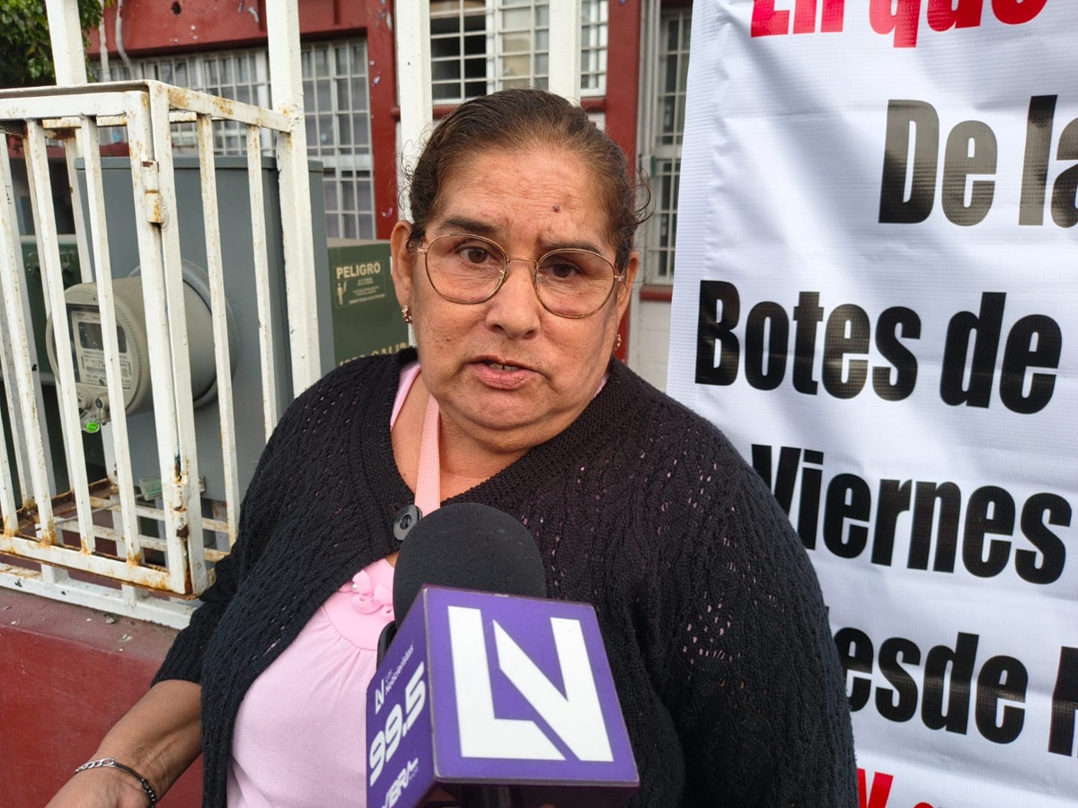 Padres de familia toman primaria El Chamizal, en Mazatlán