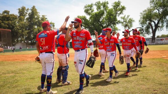 Tres barridas y una división de honores en la tercera serie de la Clemente
