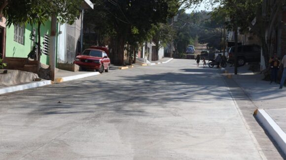 Entrega Gobierno de Mazatlán, Sinaloa, obra de pavimentación en la colonia Ejidal