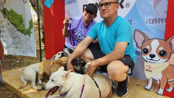 “Excelente que convivan con los demás perritos”; Ella es Mía, la perrita en andadera que ha asistido a 2 Canrreras Vibra Radio en Culiacán
