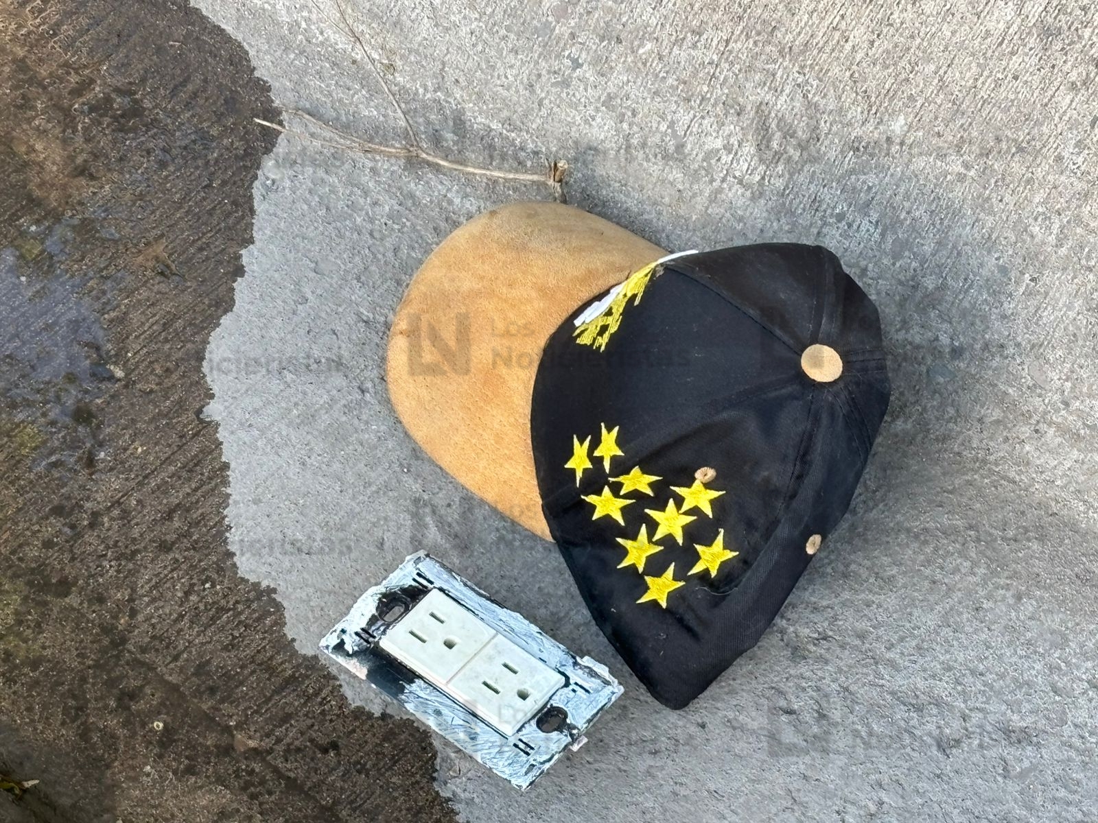 Objetos abandonados tras persecución a balazos en la colonia Miguel Hidalgo, Culiacán, Sin.