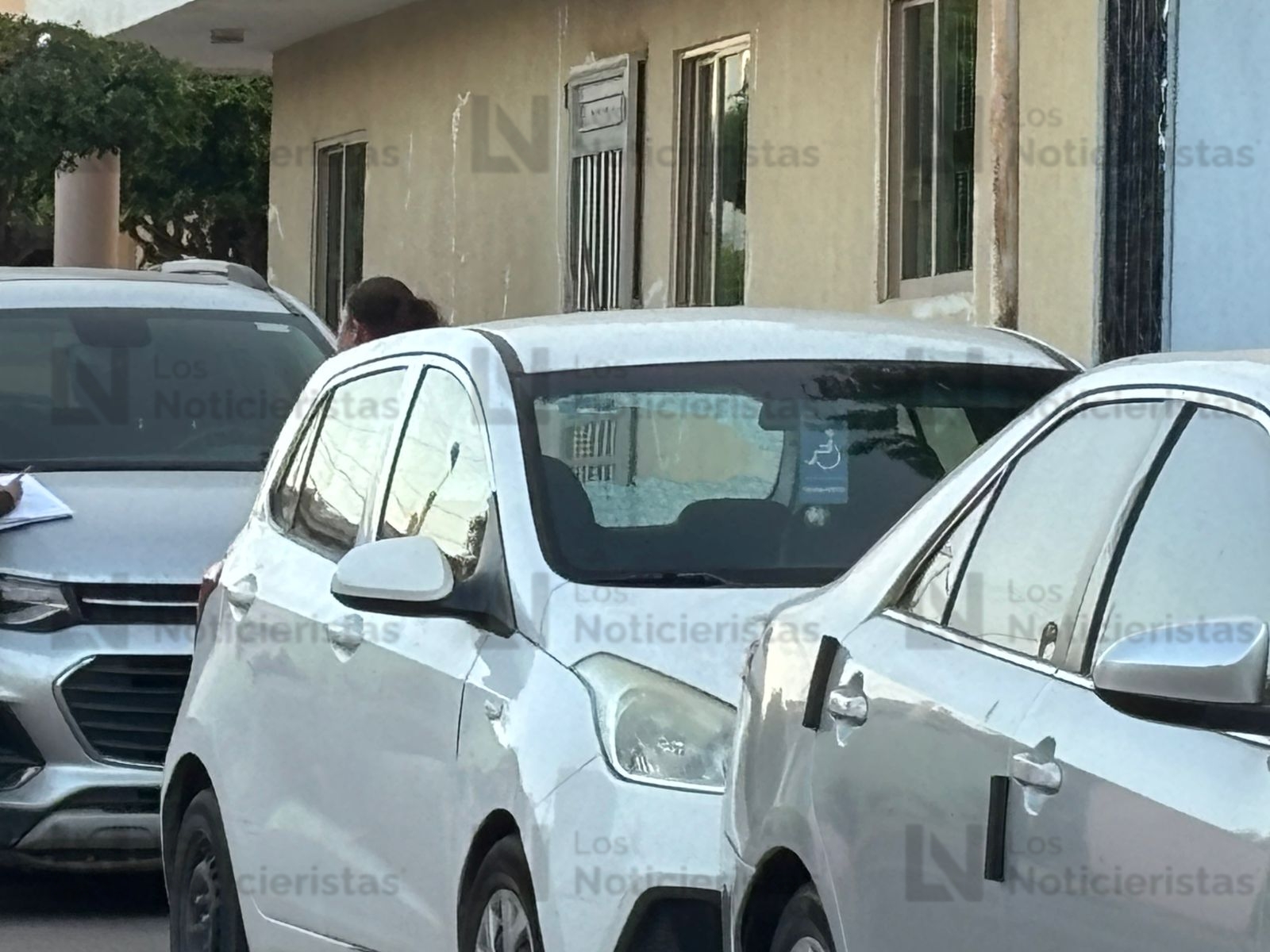 Carros baleados tras persecución a balazos en la colonia Miguel Hidalgo, Culiacán, Sin.