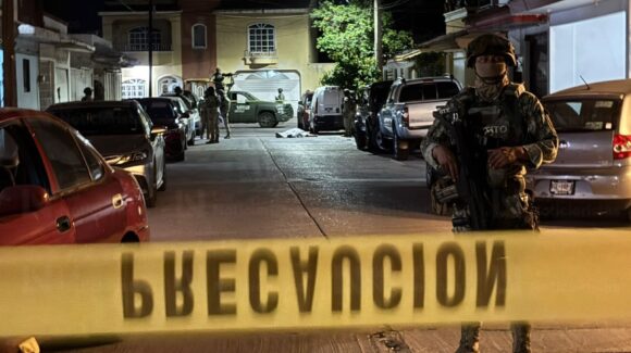 Sinaloa arranca la semana con 15 vehículos robados, 2 homicidios y un ‘levanton’