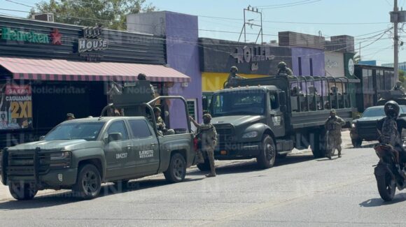 Sorprende operativos del Ejército Mexicano en la zona de bares de la ciudad de Los Mochis, Sinaloa