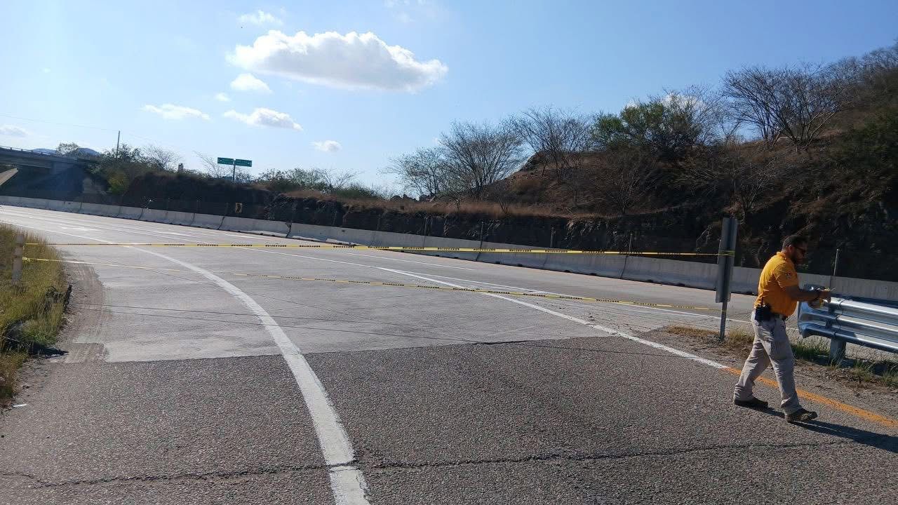 pipa con de combustible vuelca en el chilillo mazatlan y