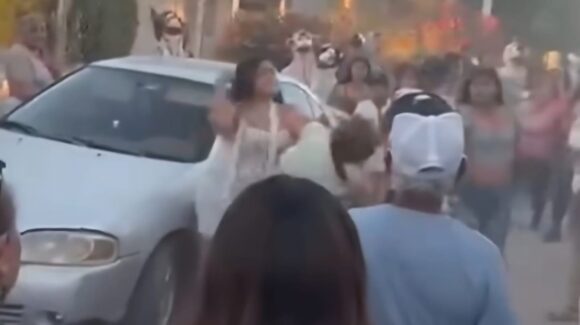 Mujeres se traman a golpes en el quinto conti en Charay, El Fuerte, Sinaloa