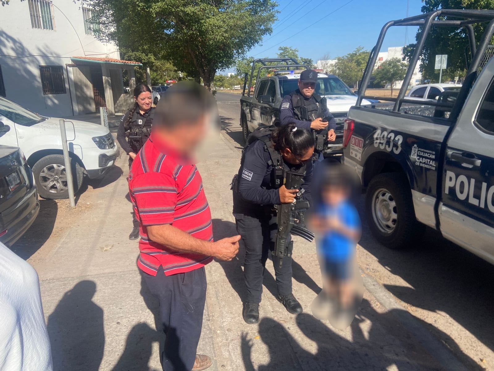 Policía de Culiacán auxilia a menor extraviado y logran reunirlo con su familia